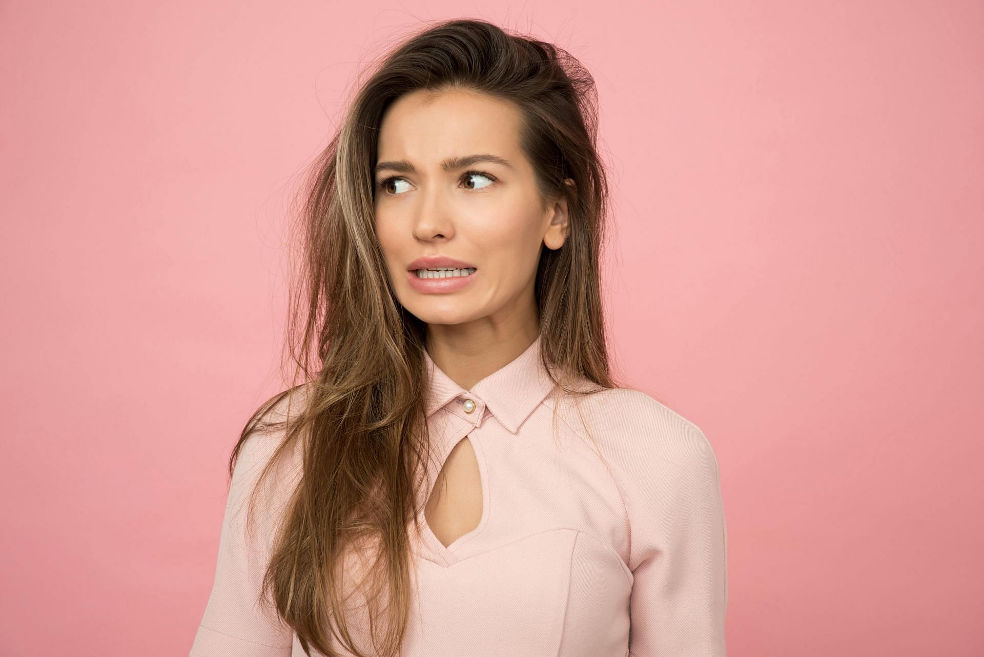 Dandruff vs scalp psoriasis (image sourced via Pexels / Photo by moose)